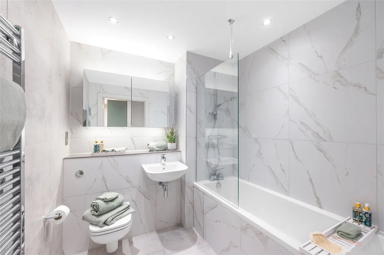 Randalls Way, Leatherhead, Surrey, KT22, photo 8