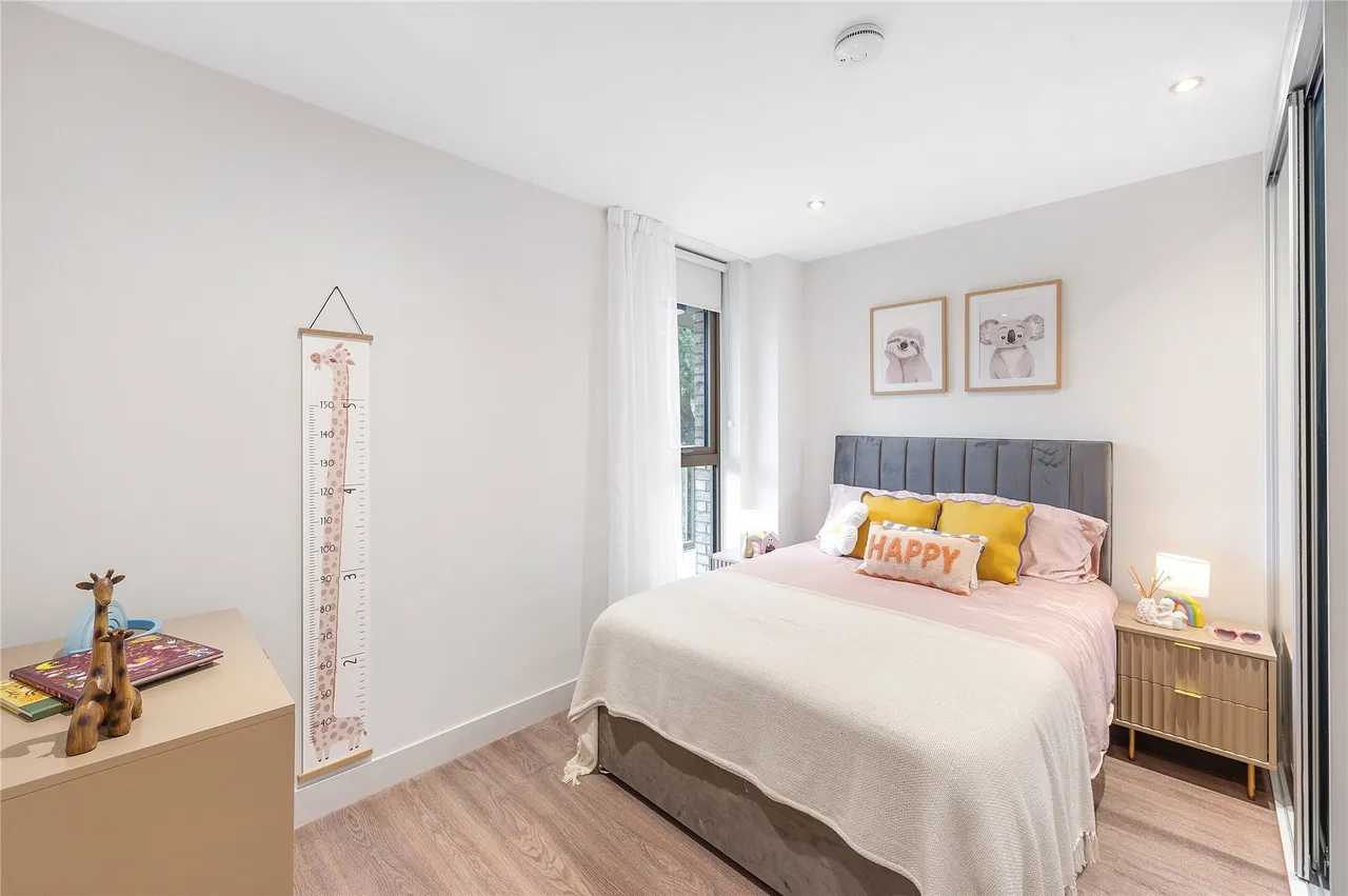 Randalls Way, Leatherhead, Surrey, KT22, photo 12