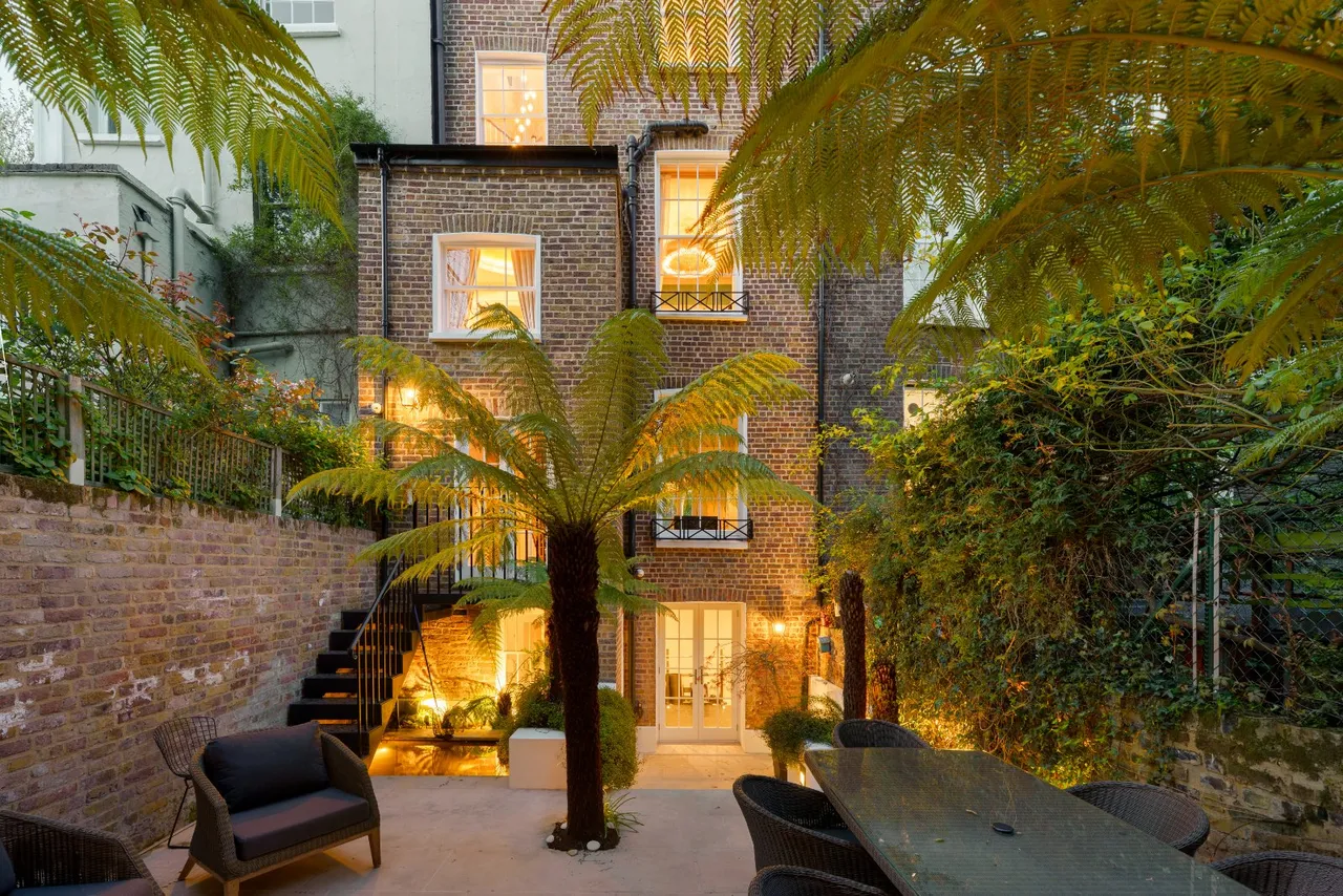 Chalcot Square, Primrose Hill, London, NW1 8YB, photo 18