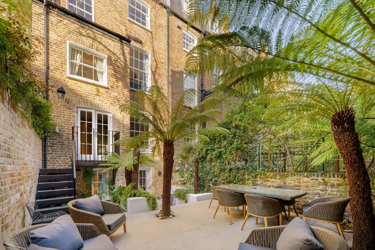 Chalcot Square, Primrose Hill, London, NW1 8YB, photo 4