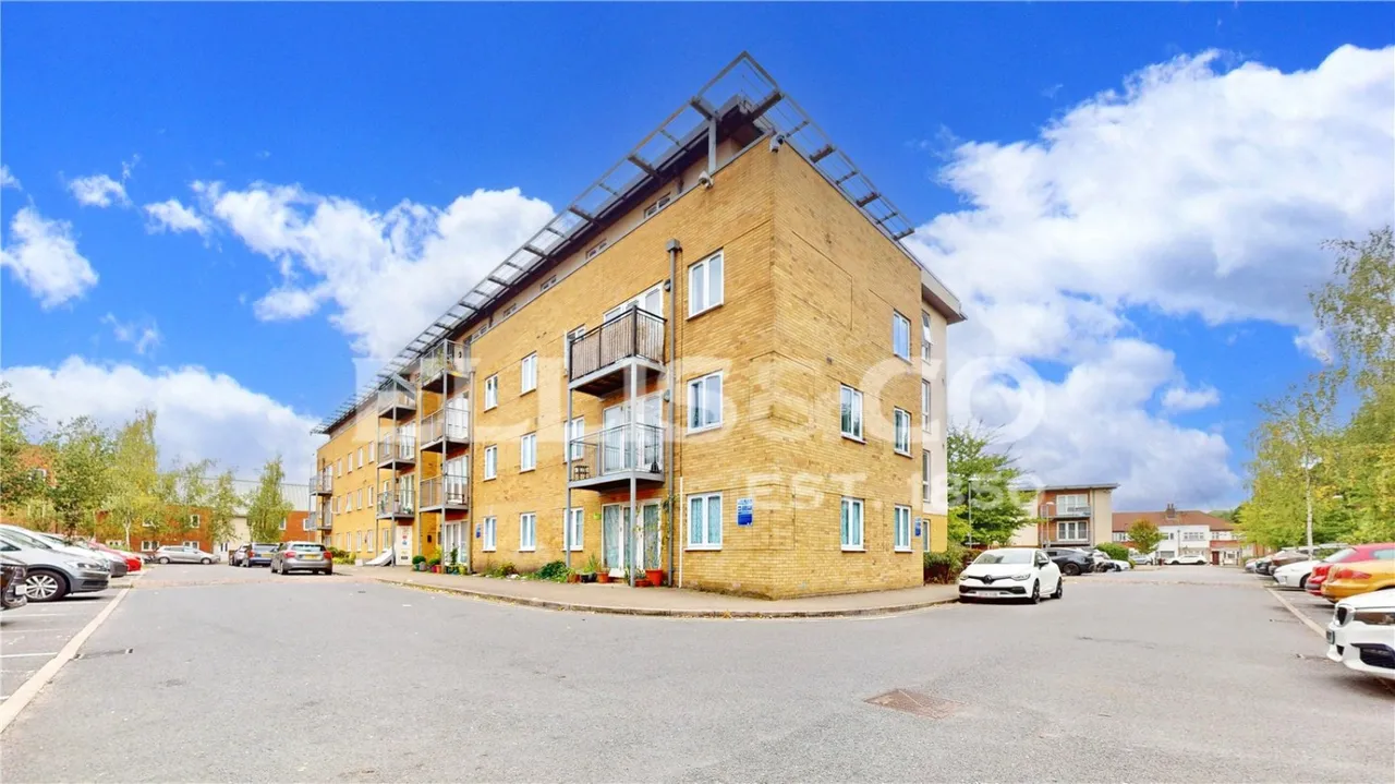 2 bed flat for sale, King George Crescent, Wembley, HA0