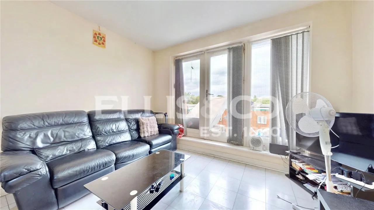 King George Crescent, Wembley, HA0, photo 2