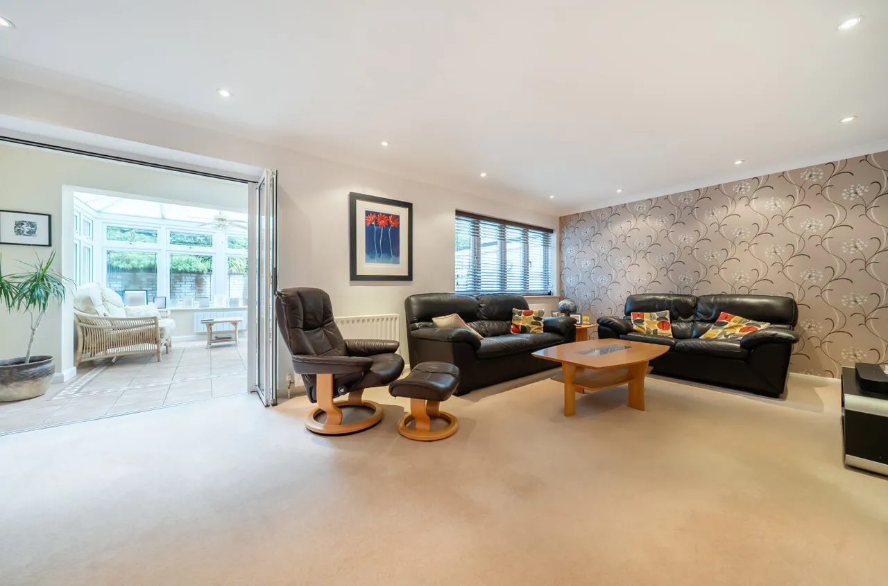 Carlton Close, Camberley, Surrey, GU15 1DS, photo 2
