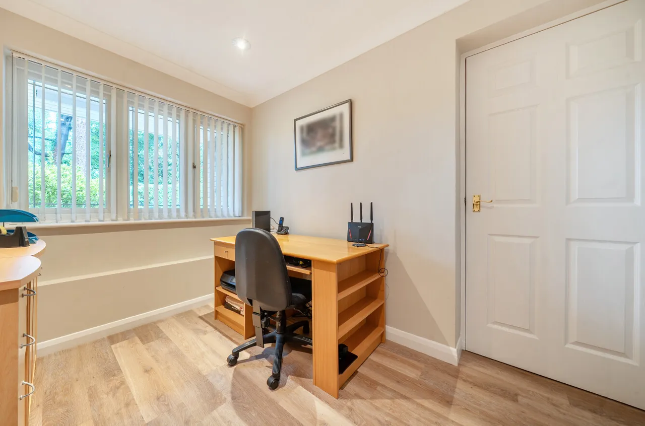 Carlton Close, Camberley, Surrey, GU15 1DS, photo 13