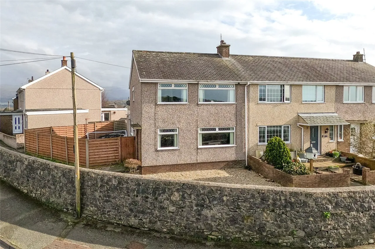 3 bed house for sale, Bro Llewelyn, Llandegfan