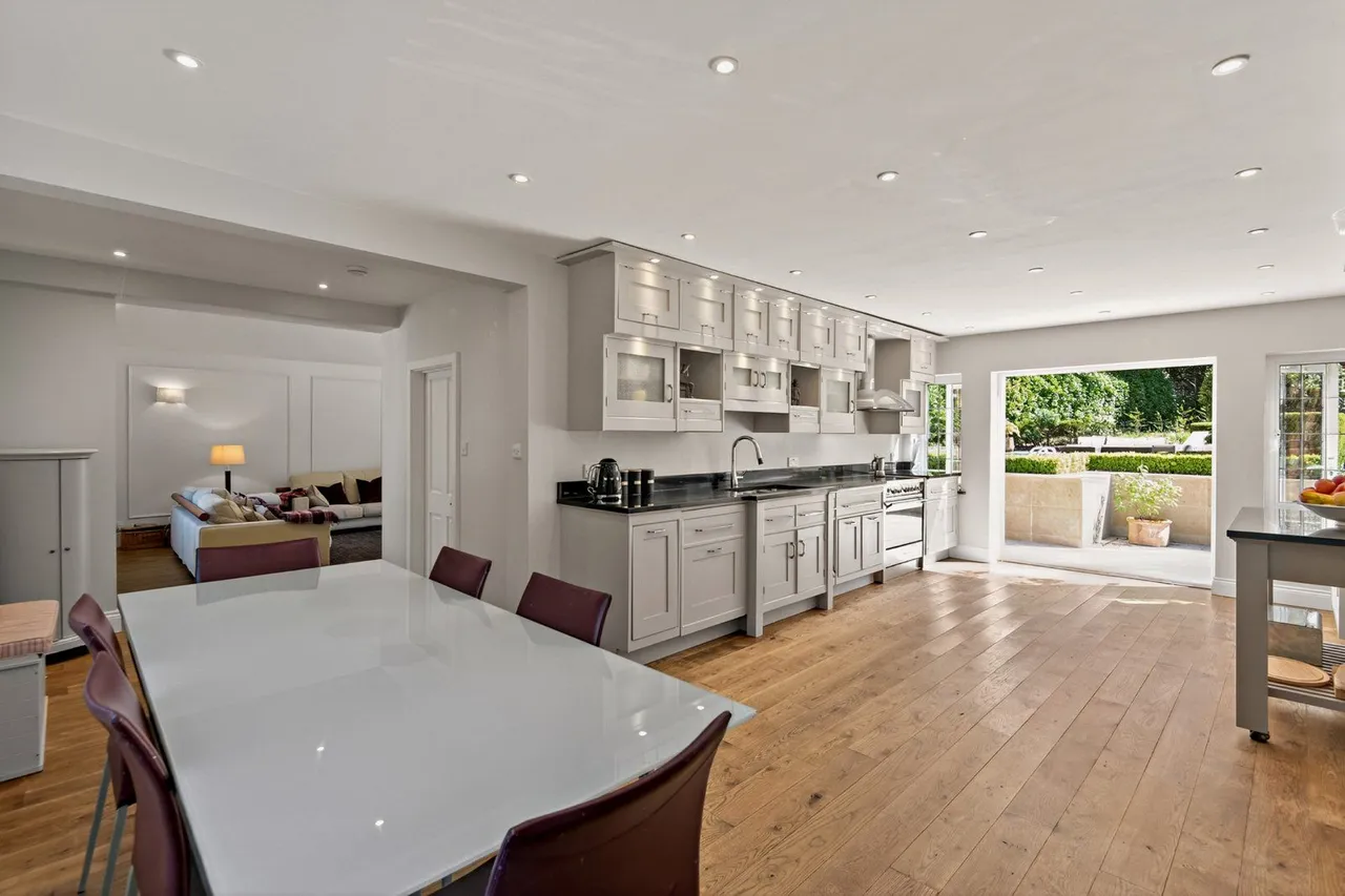 Wellingtonia Avenue, Crowthorne, Berkshire, RG45 6AE, photo 3