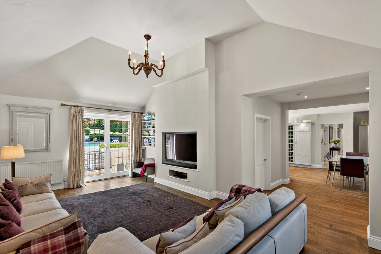 Wellingtonia Avenue, Crowthorne, Berkshire, RG45 6AE, photo 5