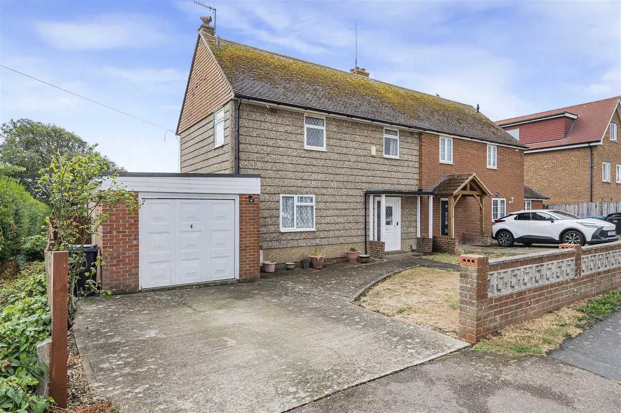4 bed house for sale, Grassmere Avenue, Peacehaven