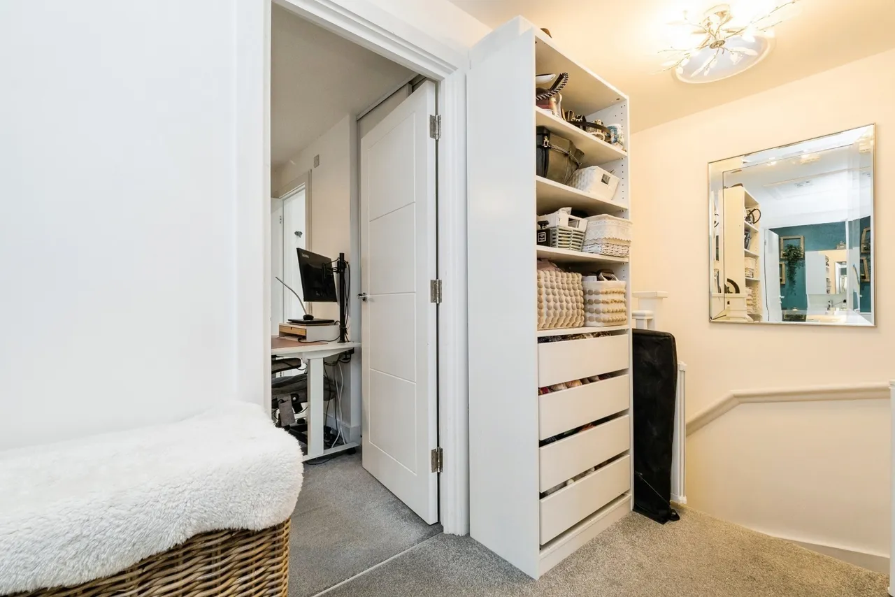 Laburnum Walk, Hornchurch, RM12, photo 18