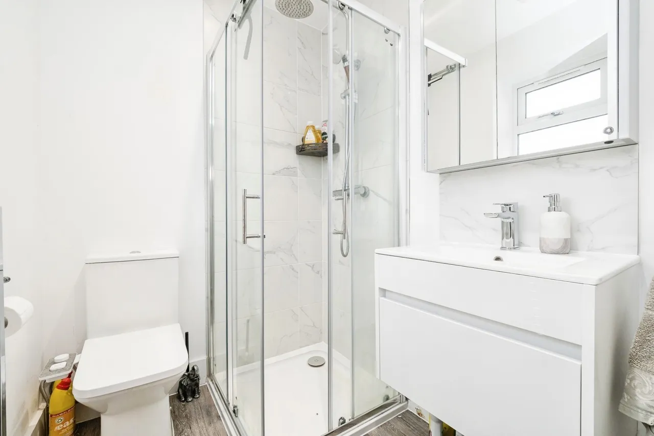 Laburnum Walk, Hornchurch, RM12, photo 17