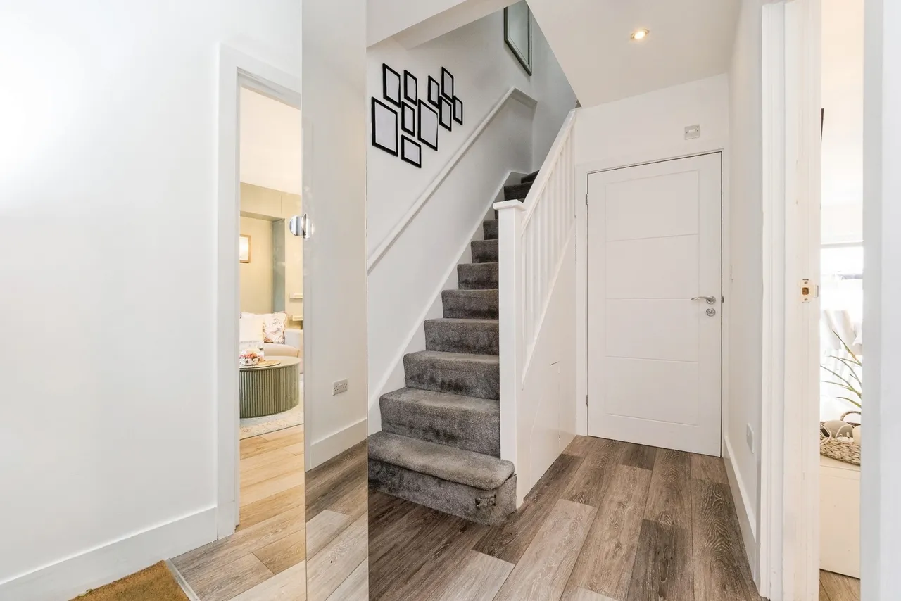 Laburnum Walk, Hornchurch, RM12, photo 16