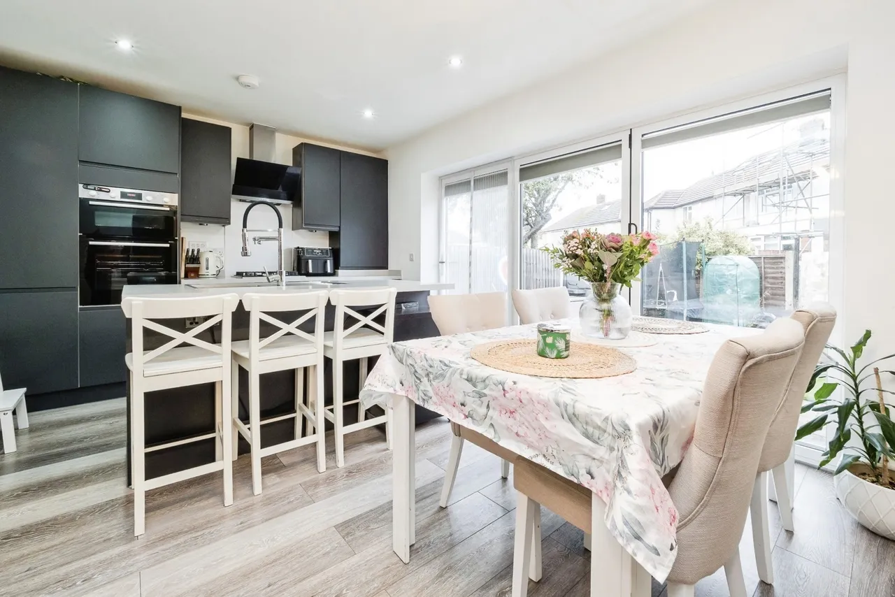 Laburnum Walk, Hornchurch, RM12, photo 6