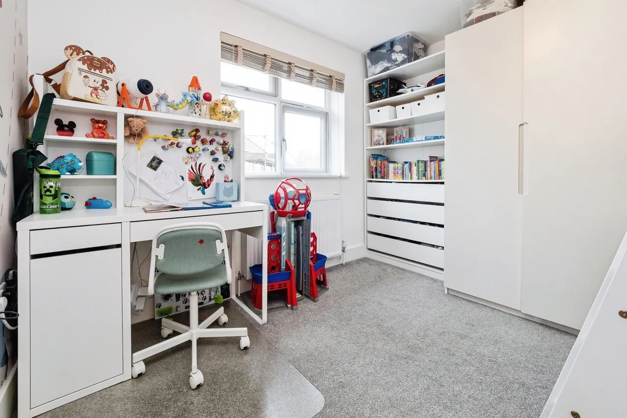 Laburnum Walk, Hornchurch, RM12, photo 10