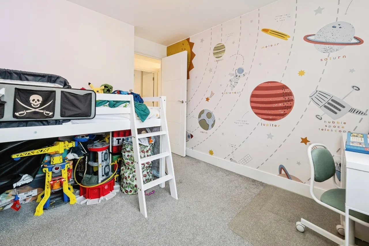 Laburnum Walk, Hornchurch, RM12, photo 21
