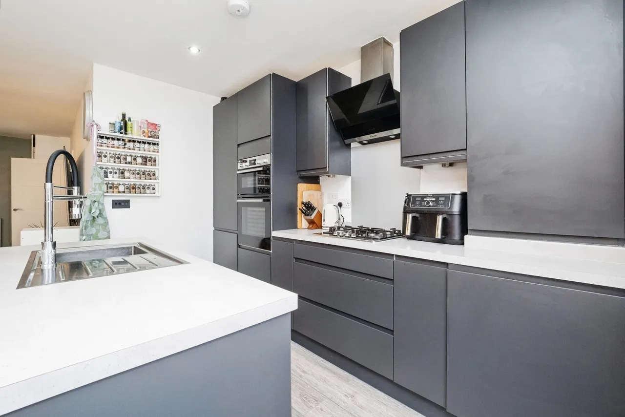 Laburnum Walk, Hornchurch, RM12, photo 23