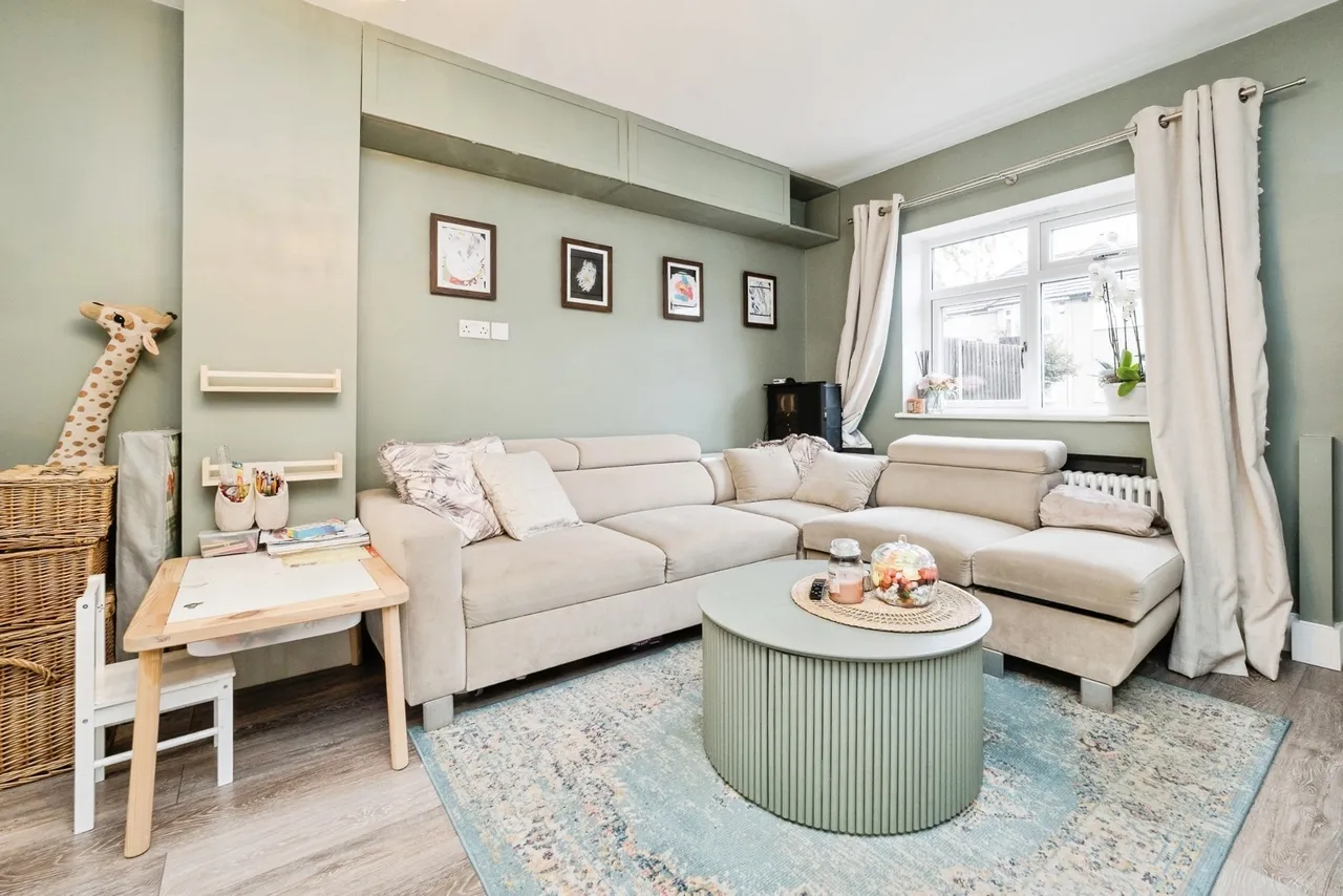 Laburnum Walk, Hornchurch, RM12, photo 13