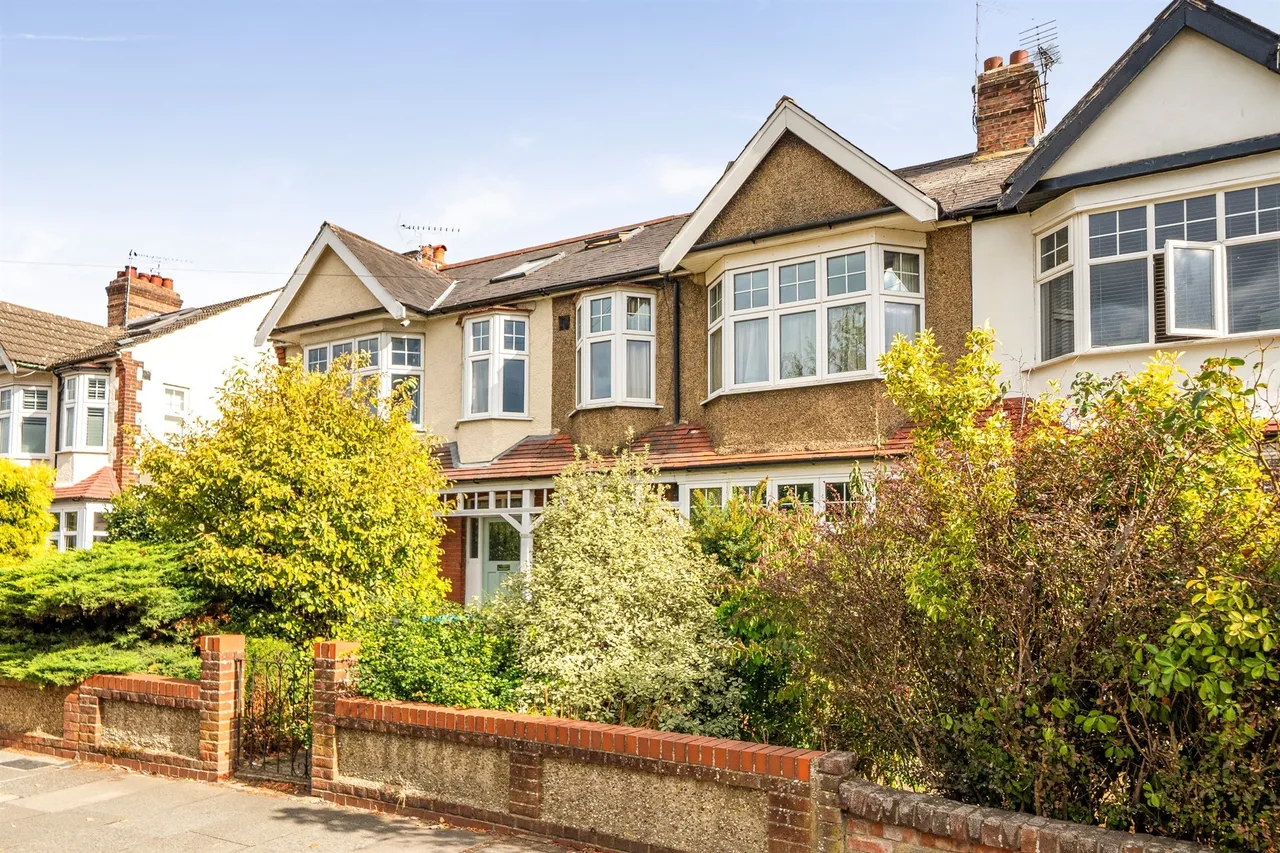 3 bed house for sale — Chase Side Avenue, Enfield