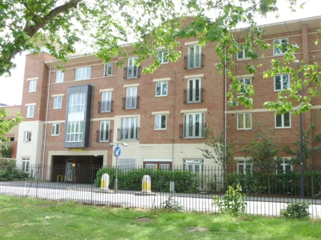 1 bed flat to rent — Grenfell Road, MAIDENHEAD
