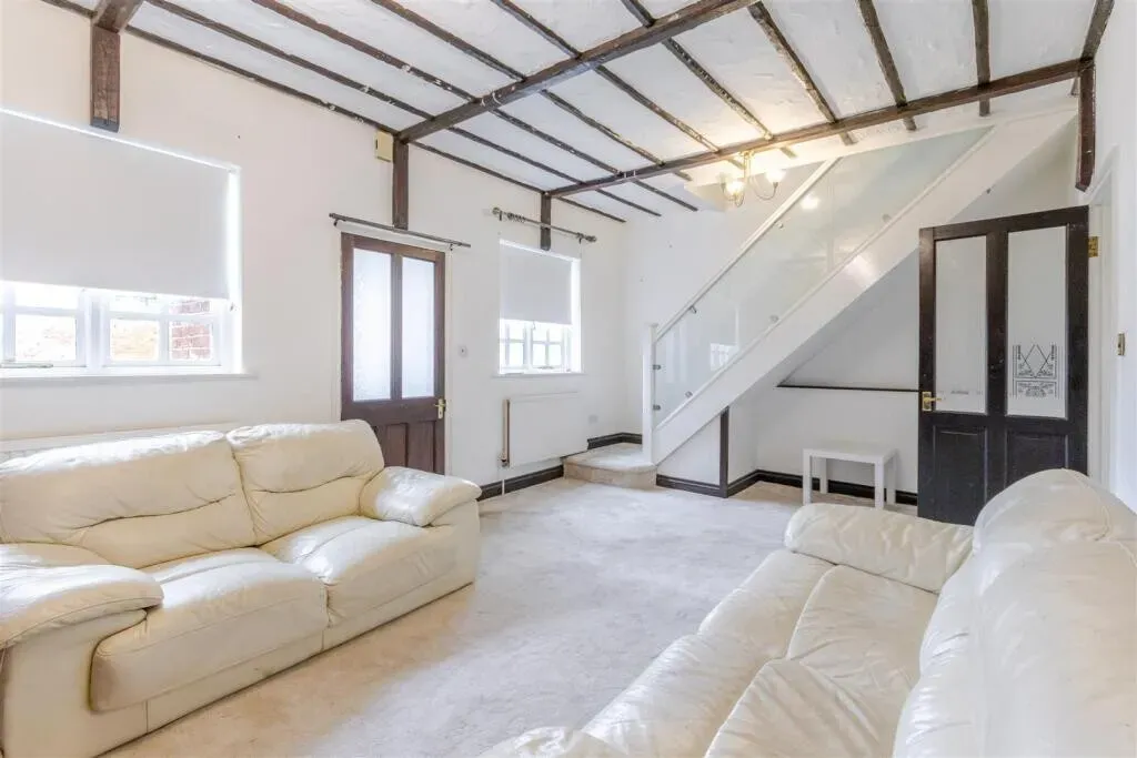 The Drive, Ickenham, UB10, photo 2