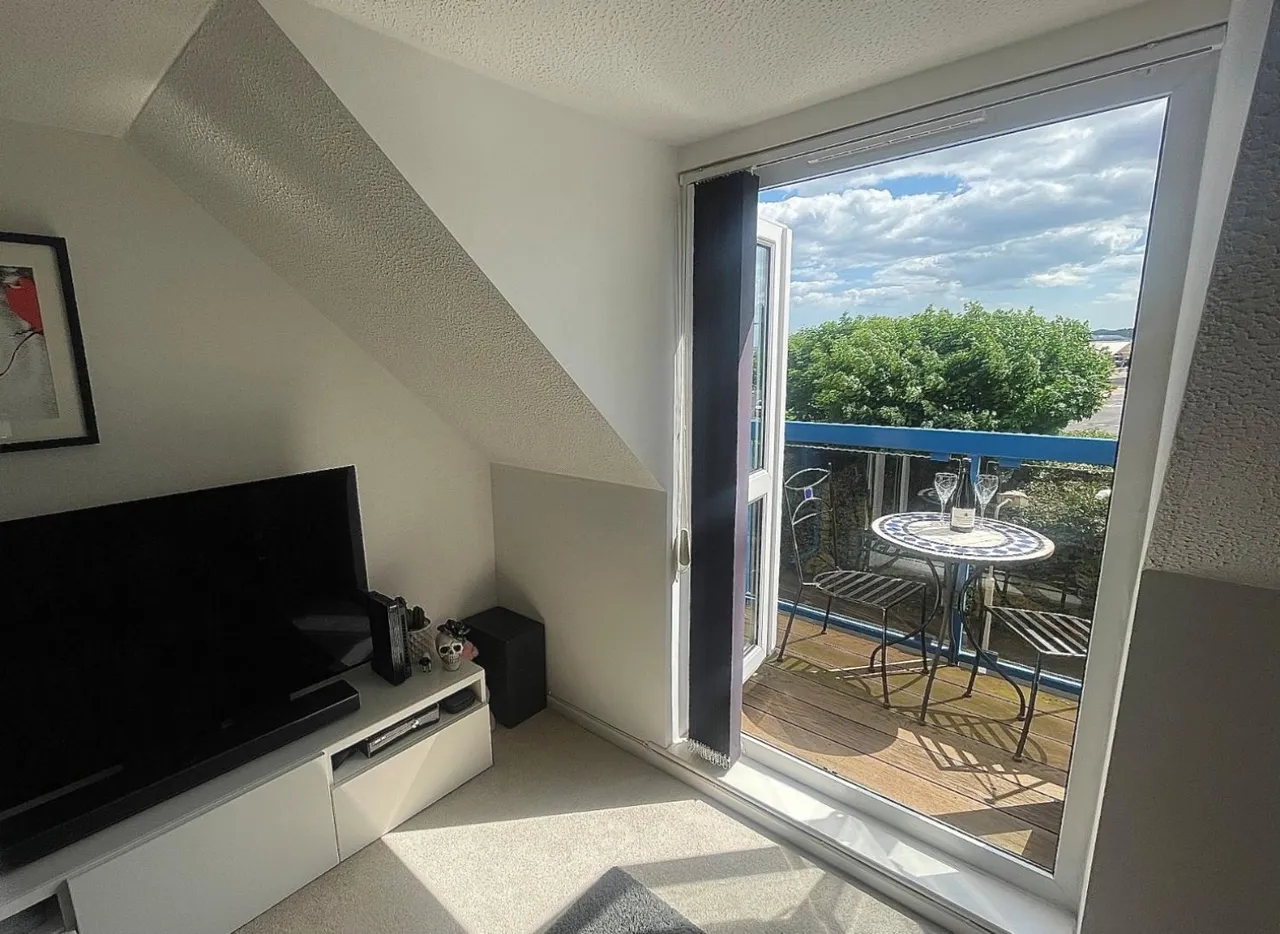 Atlantic Close, Ocean Village, SO14, photo 3