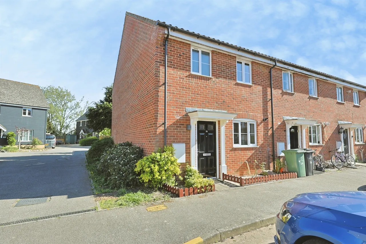 3 bed house for sale — Fortress Road, Carbrooke, Thetford