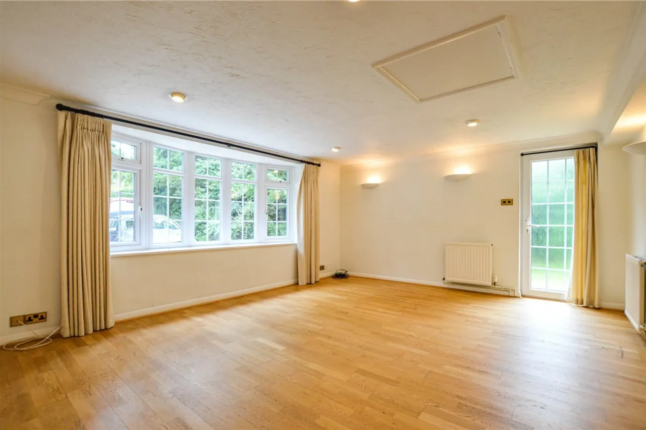 Old Avenue, West Byfleet, Surrey, KT14, photo 11
