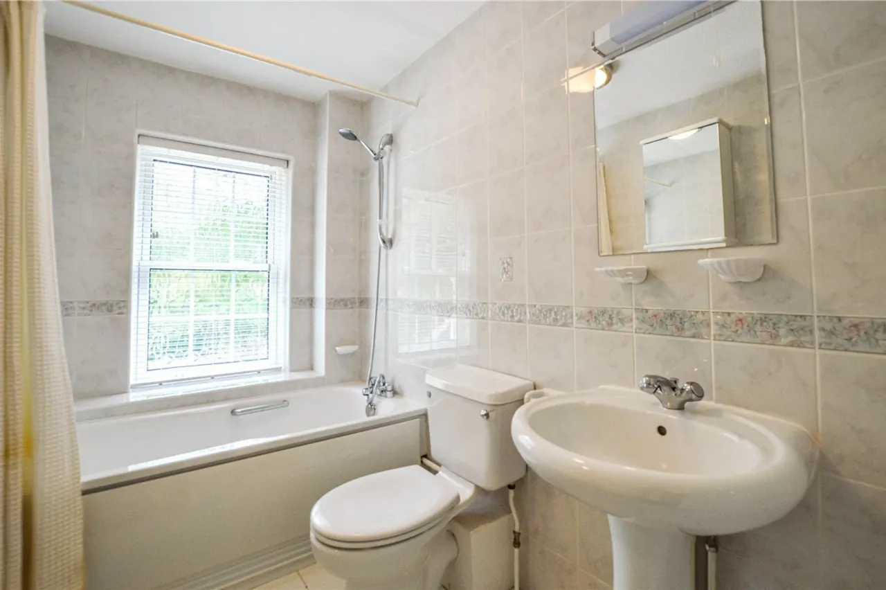 Old Avenue, West Byfleet, Surrey, KT14, photo 22