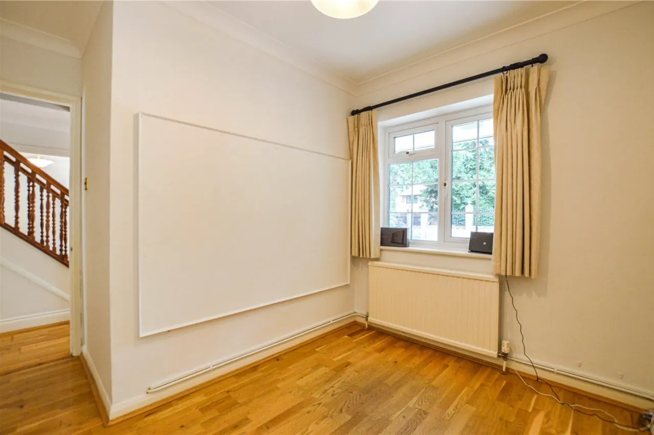 Old Avenue, West Byfleet, Surrey, KT14, photo 12