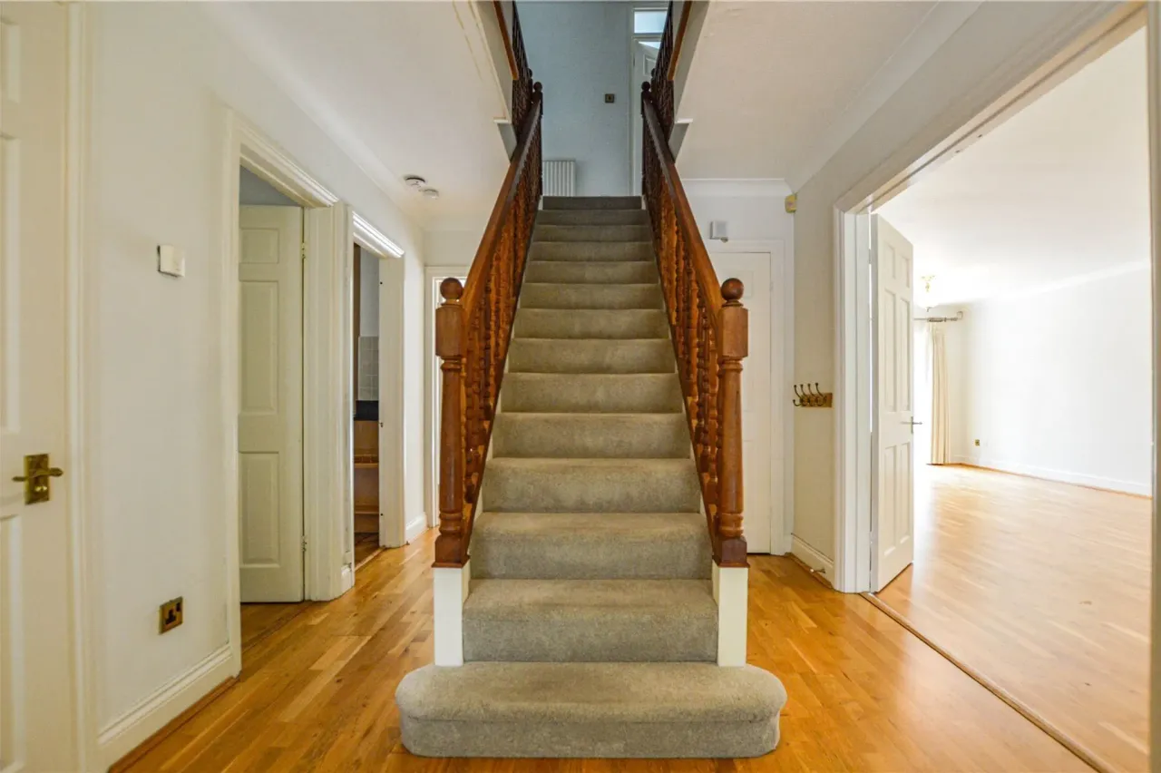 Old Avenue, West Byfleet, Surrey, KT14, photo 13