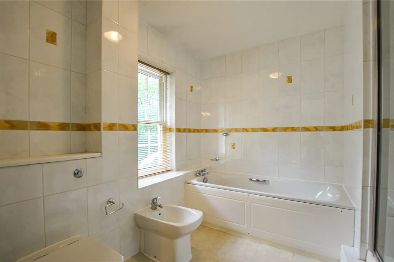Old Avenue, West Byfleet, Surrey, KT14, photo 20