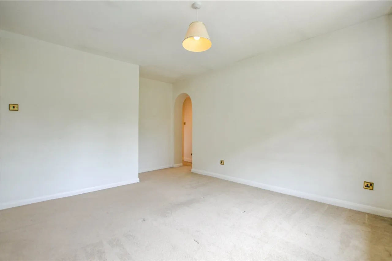 Old Avenue, West Byfleet, Surrey, KT14, photo 15