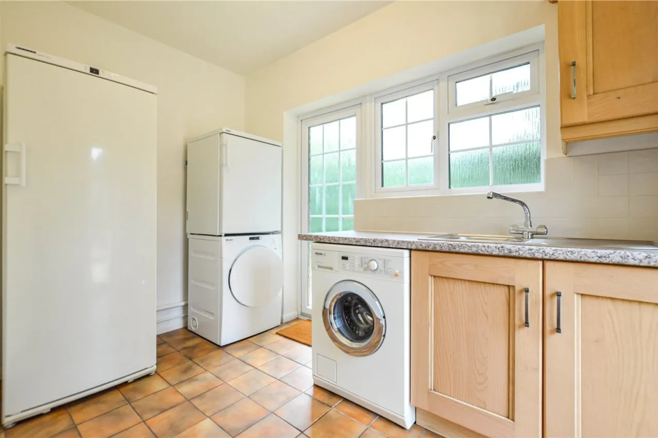 Old Avenue, West Byfleet, Surrey, KT14, photo 10