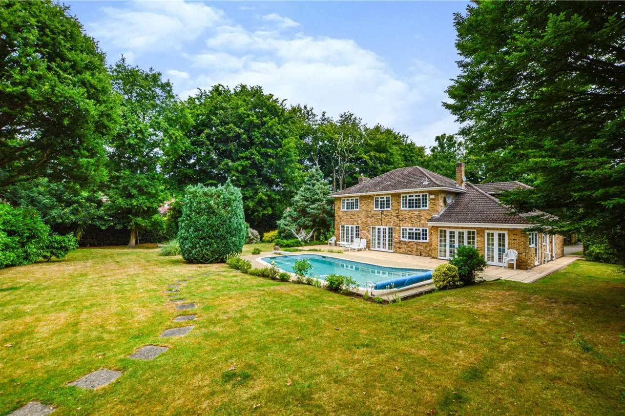 Old Avenue, West Byfleet, Surrey, KT14, photo 2