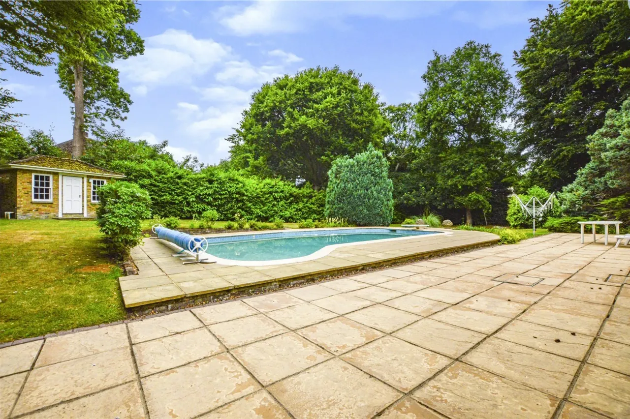 Old Avenue, West Byfleet, Surrey, KT14, photo 25