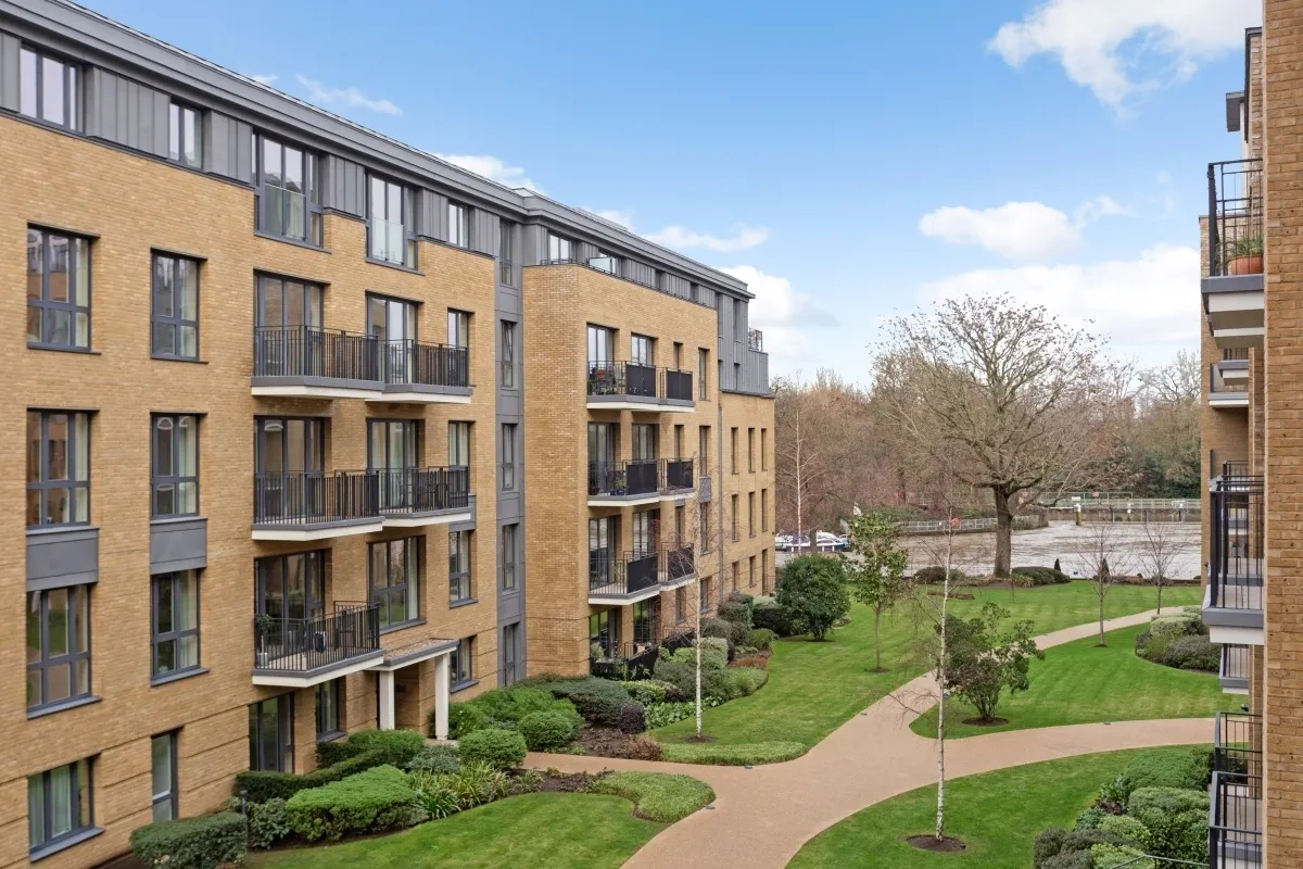 1 bed flat to rent, Pinewood Gardens, Teddington, TW11