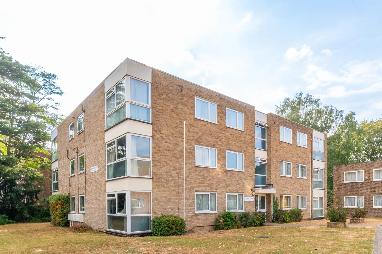 2 bed flat for sale — 5 Moray Court, 31 Warham Road, South Croydon