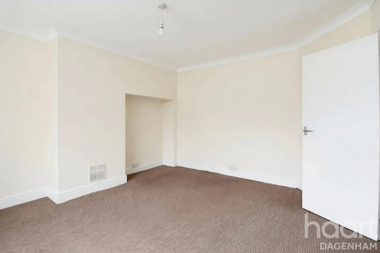 Alibon Road, Dagenham, RM10, photo 3