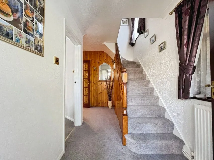 Lansdowne Close, Watford, Hertfordshire, WD25, photo 2