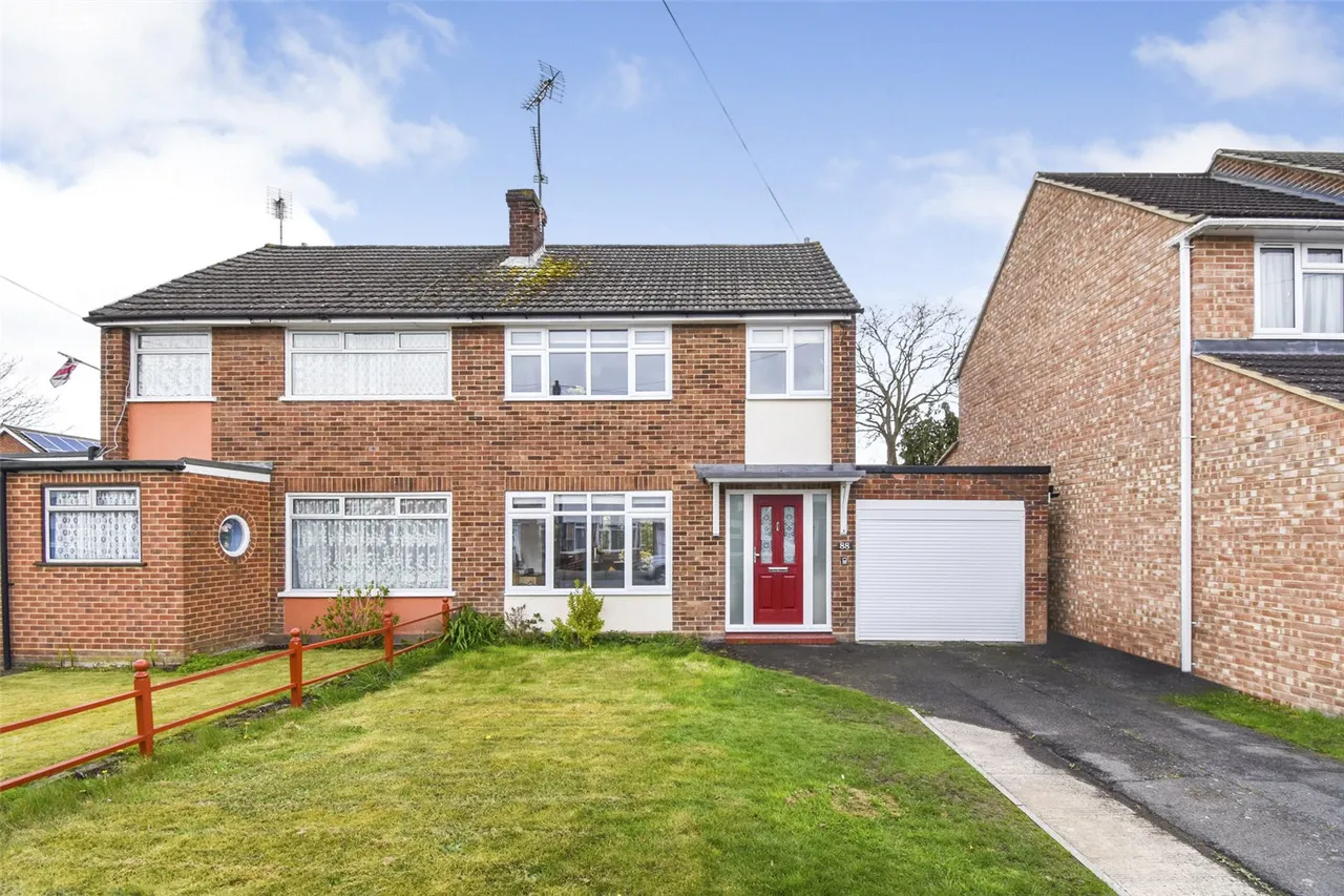 3 bed house for sale — Field Way, Aldershot, Hampshire, GU12 4UJ