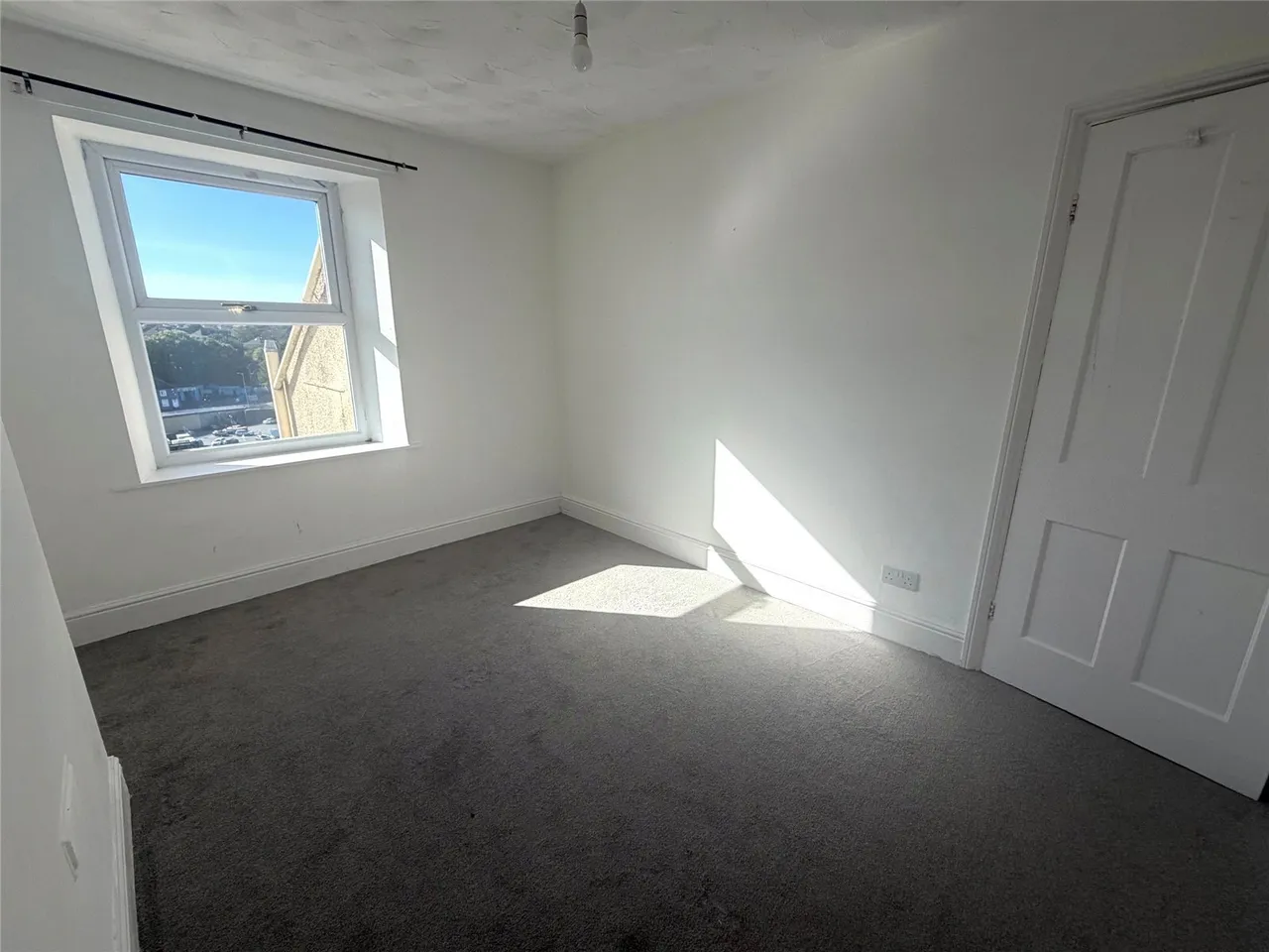 St. Peters Road, Milford Haven, SA73, photo 7