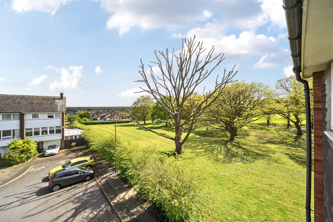 Mead Way, Hayes, Bromley, BR2, photo 2