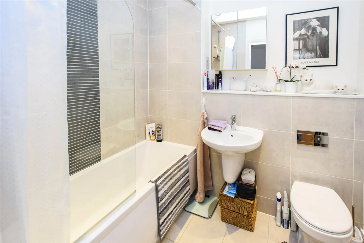 Kenley Place, Farnborough, Hampshire, GU14 6FY, photo 3