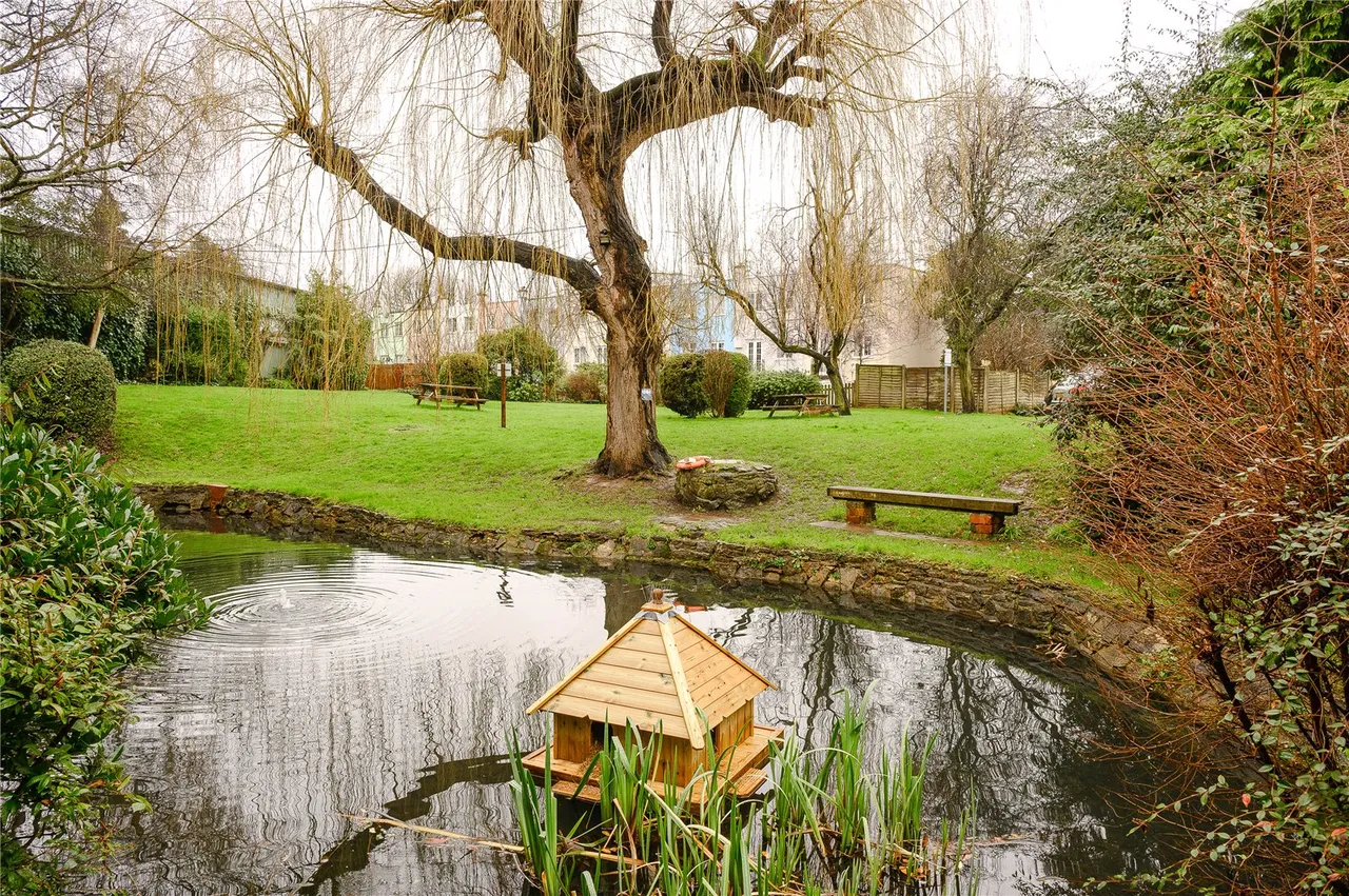 Eaton Drive, Kingston upon Thames, KT2, photo 2