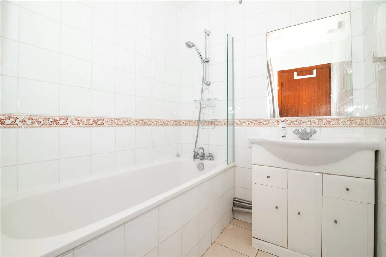 Eaton Drive, Kingston upon Thames, KT2, photo 10