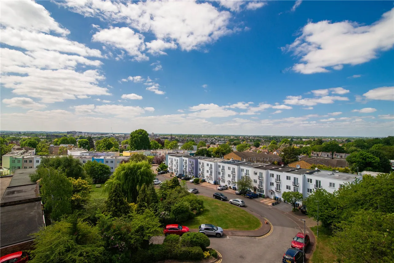 Eaton Drive, Kingston upon Thames, KT2, photo 11
