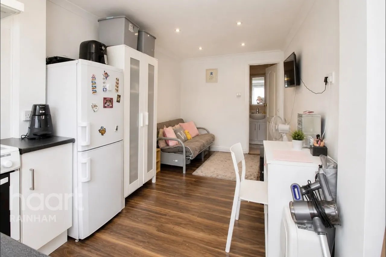 Lambs Lane South, Rainham, RM13, photo 20