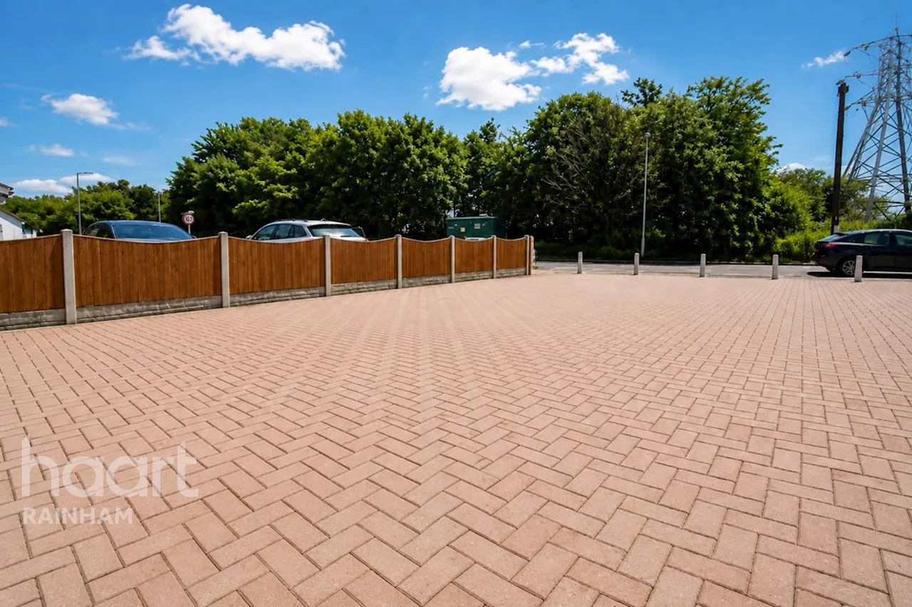Lambs Lane South, Rainham, RM13, photo 24