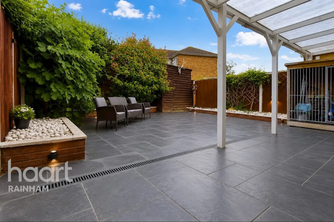 Lambs Lane South, Rainham, RM13, photo 23