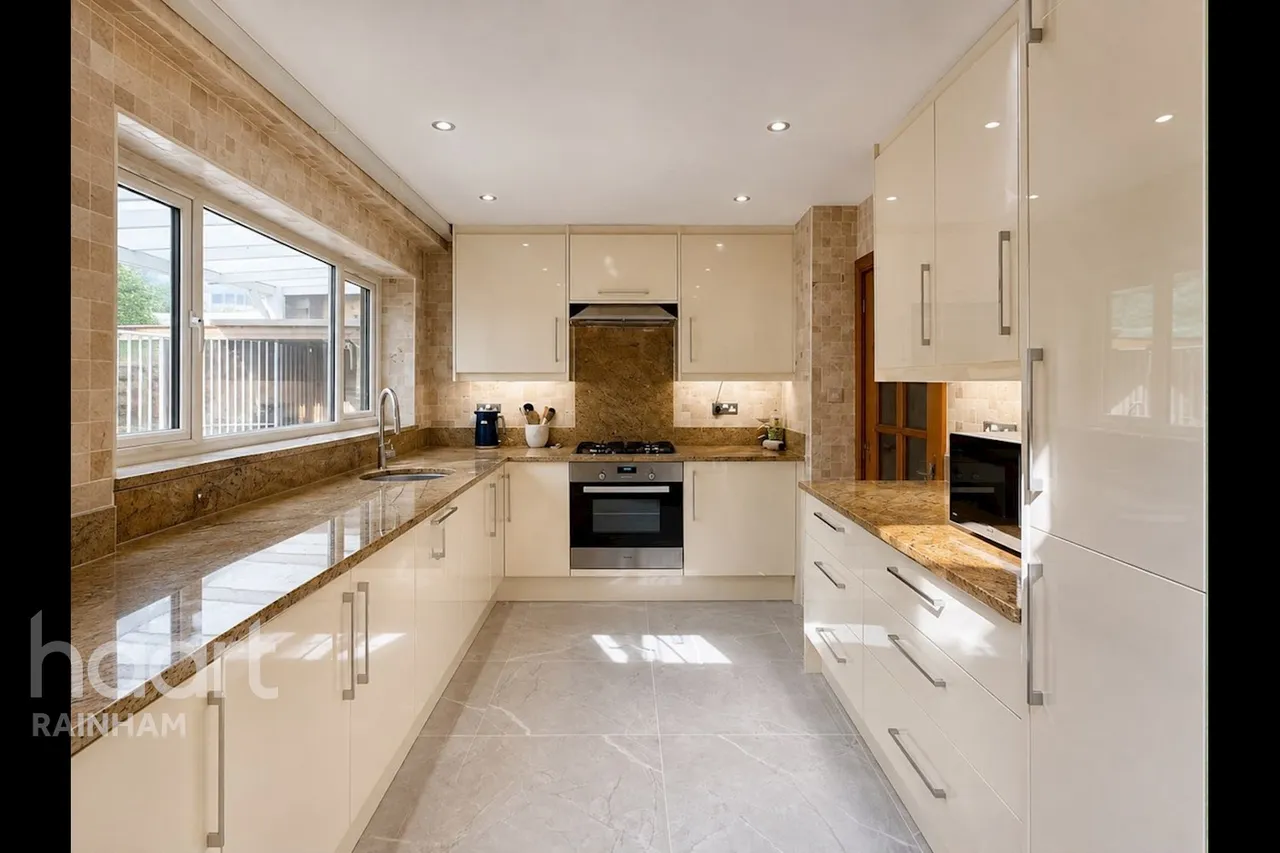Lambs Lane South, Rainham, RM13, photo 5