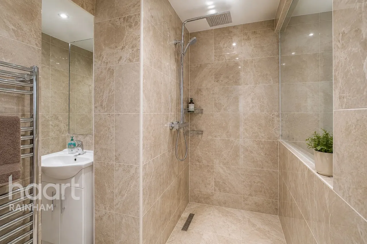 Lambs Lane South, Rainham, RM13, photo 9